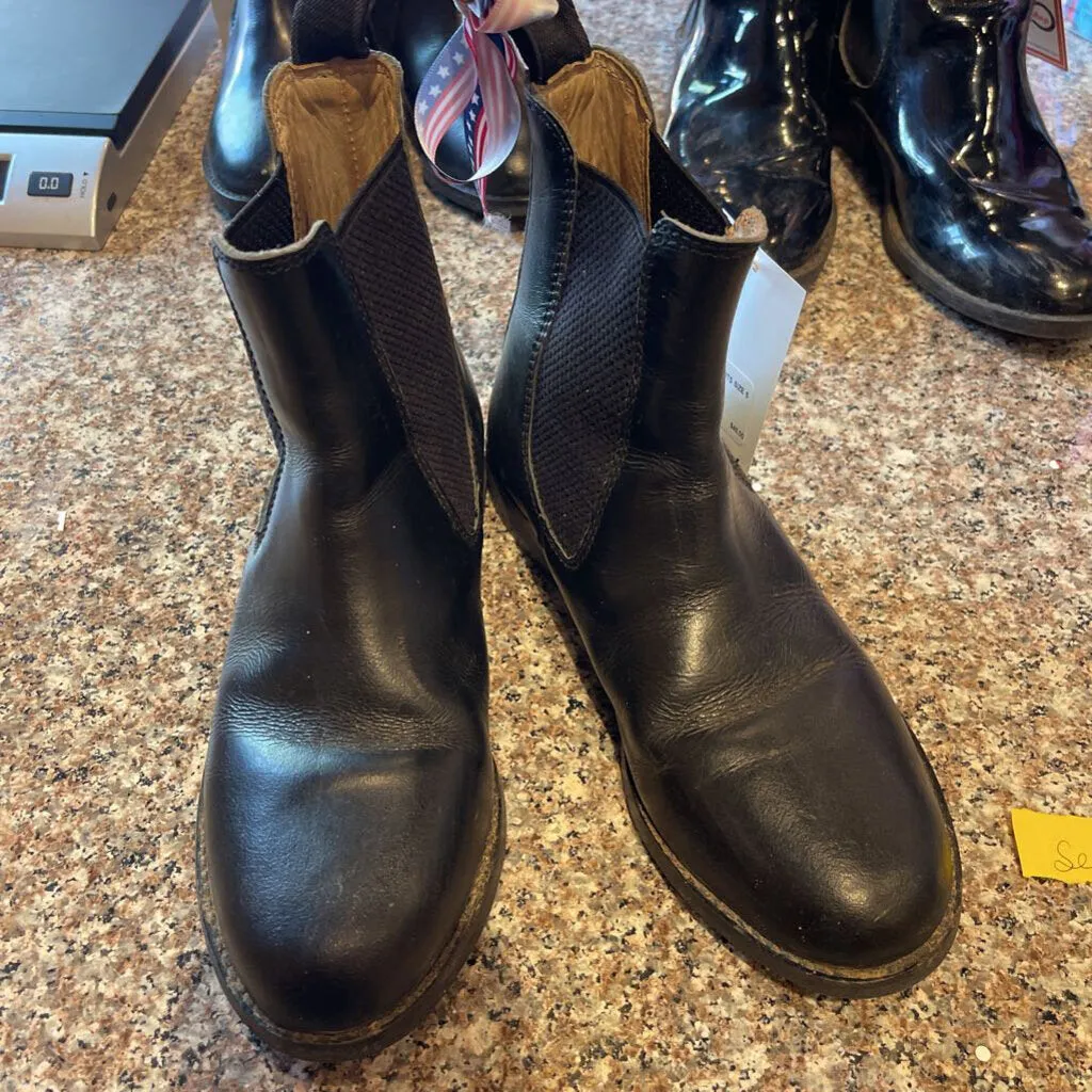 BLACK BOOTS SIZE 5