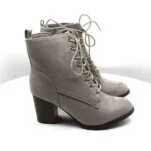 Womens Trendy Baylor Lace Up Stacked Heel Booties